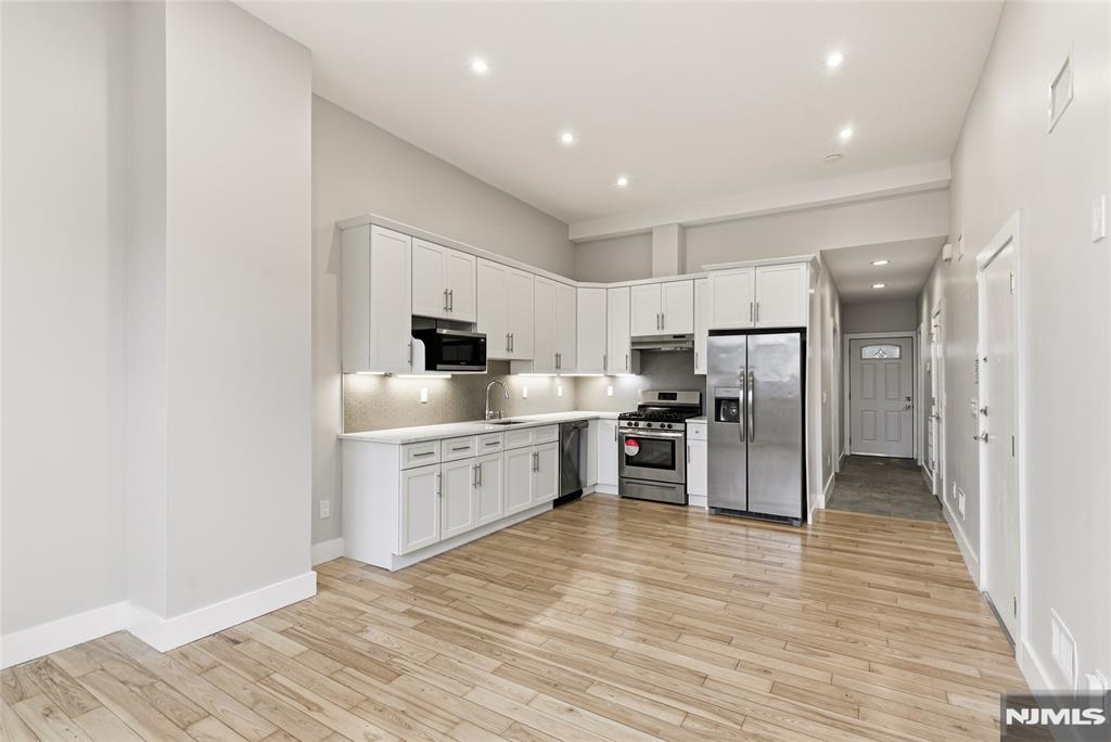 12 Dempsey Avenue, Unit A Edgewater, NJ 07020 - Photo 3 of 22