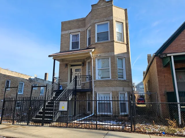 $1,400 | 639 North St Louis Avenue, Unit 1, Chicago, IL 60624