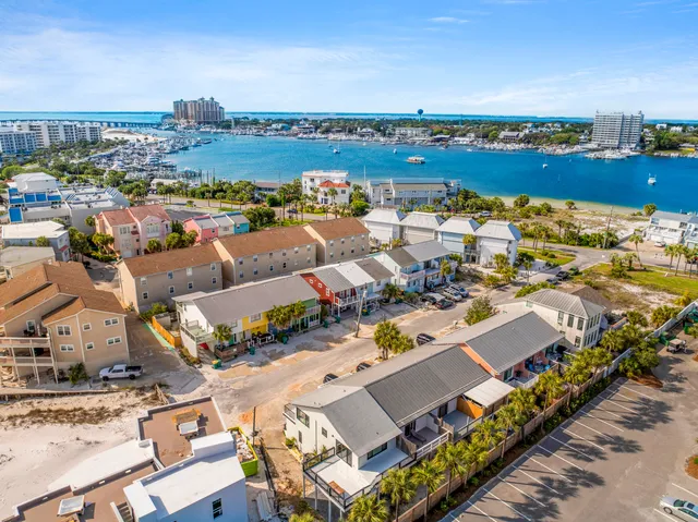 $2,500 | 32 Gulf Breeze Court, Destin, FL 32541