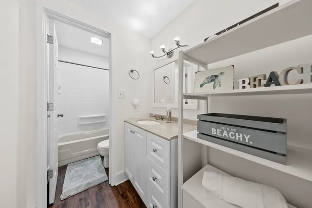 $2,500 | 32 Gulf Breeze Court, Destin, FL 32541