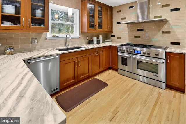 $925,000 | 5 Spring Hollow Drive, Hopewell, NJ 08525