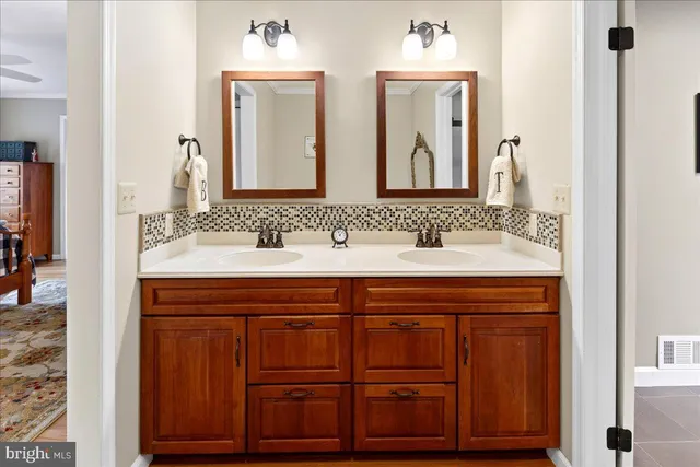 $925,000 | 5 Spring Hollow Drive, Hopewell, NJ 08525