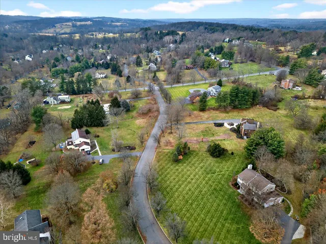 $925,000 | 5 Spring Hollow Drive, Hopewell, NJ 08525