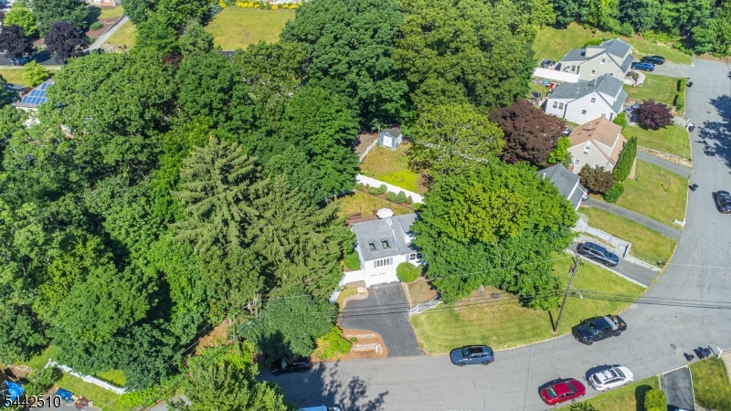 27 Mountain Road Rockaway, NJ 07866 - Photo 4 of 32