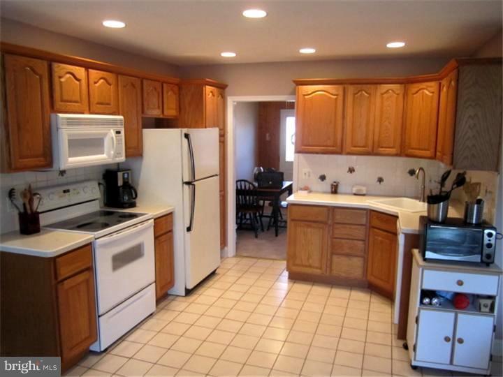 703 West County Line Road Horsham, PA 19044 - Photo 2 of 8 Kitchen