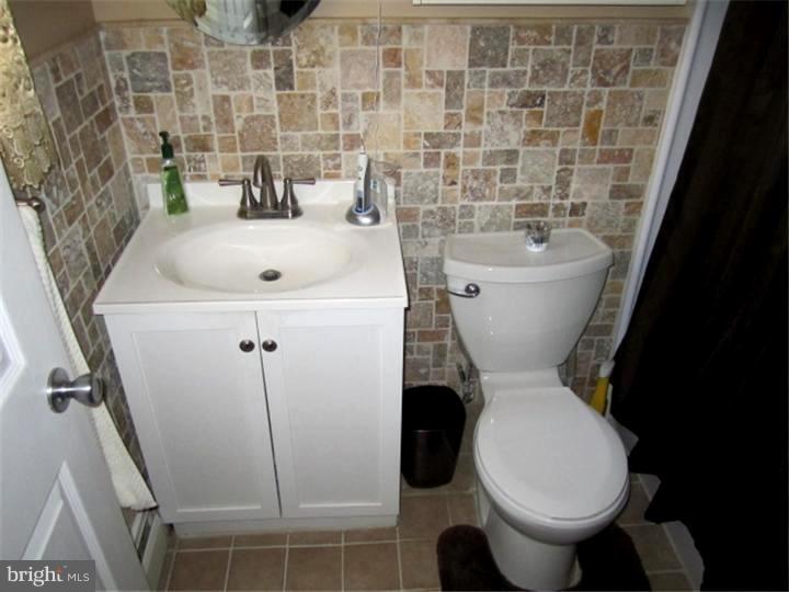 703 West County Line Road Horsham, PA 19044 - Photo 7 of 8 Bathroom