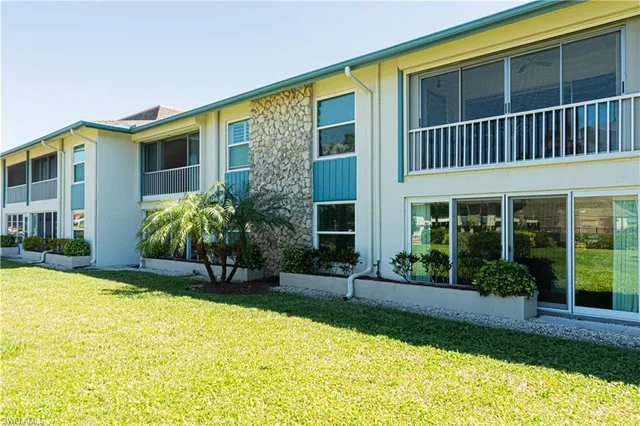 $3,695 | 325 Charlemagne Boulevard, Unit A108, Naples, FL 34112