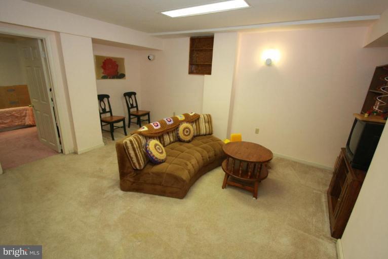 10 Autumn Ridge Court Silver Spring, MD 20906 - Photo 18 of 23 a living room with furniture and a window