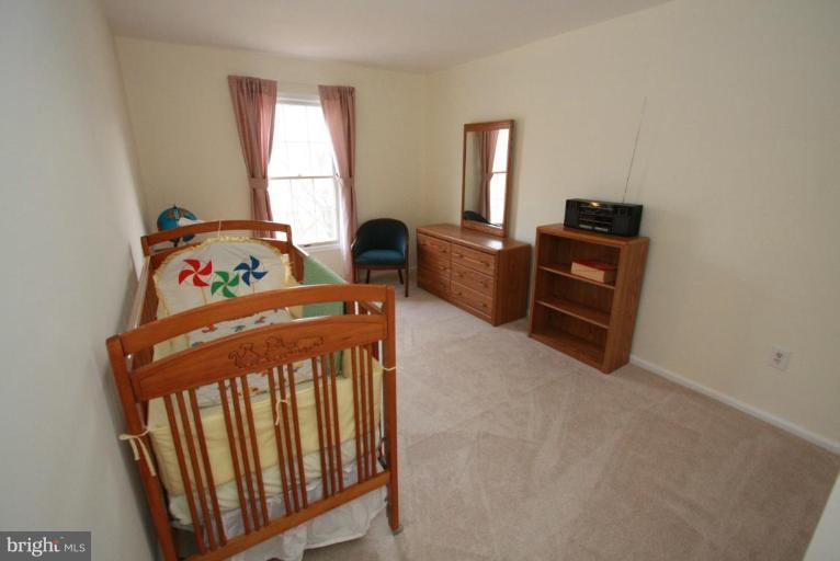 10 Autumn Ridge Court Silver Spring, MD 20906 - Photo 3 of 23 a view of a livingroom with furniture