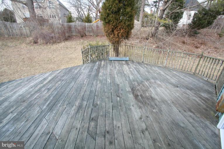 10 Autumn Ridge Court Silver Spring, MD 20906 - Photo 5 of 23 a view of wooden floor in a backyard of a house