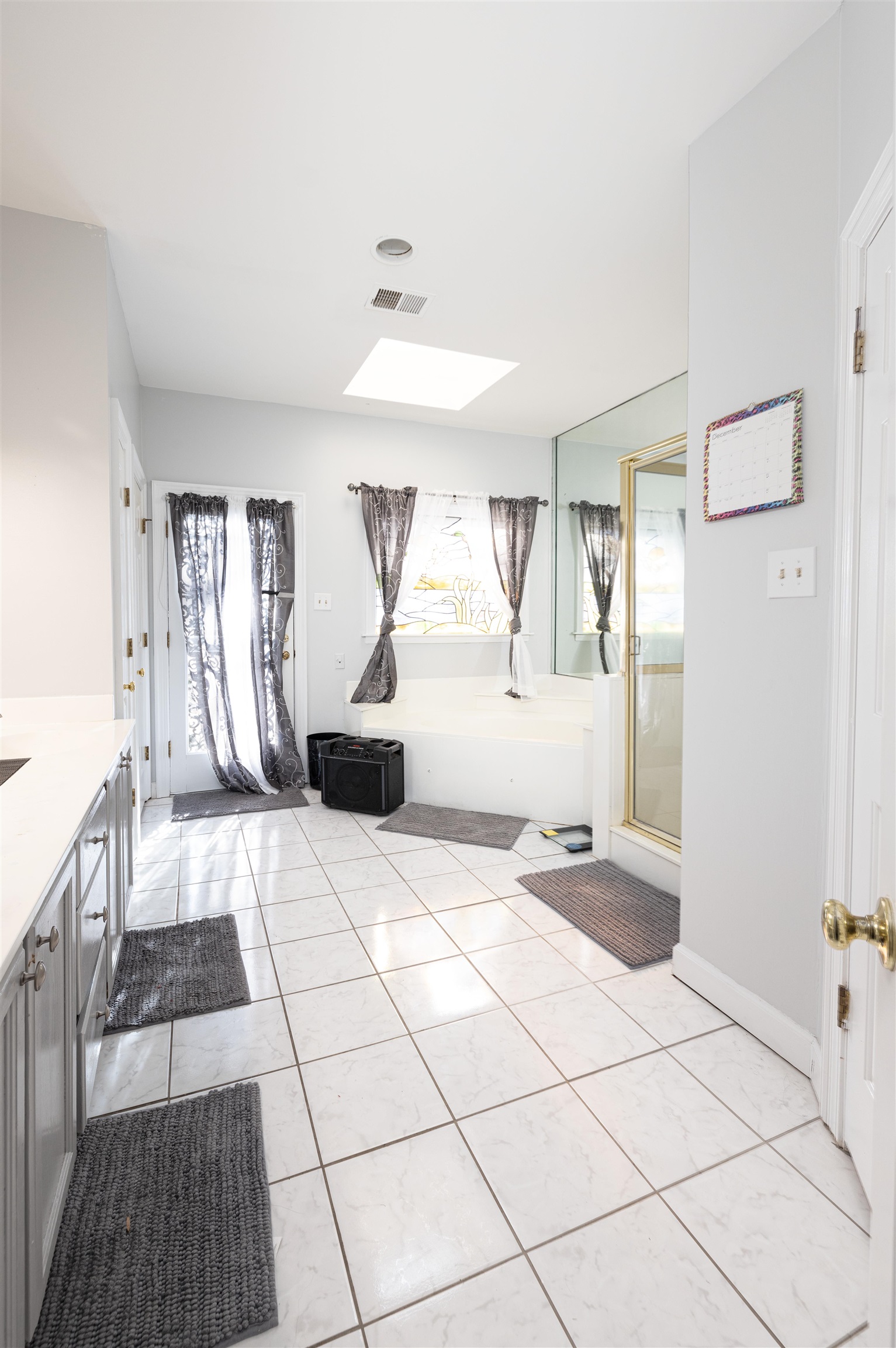 6801 Stout Road Memphis, TN 38119 - Photo 15 of 25 a view of a refrigerator in kitchen and an empty room