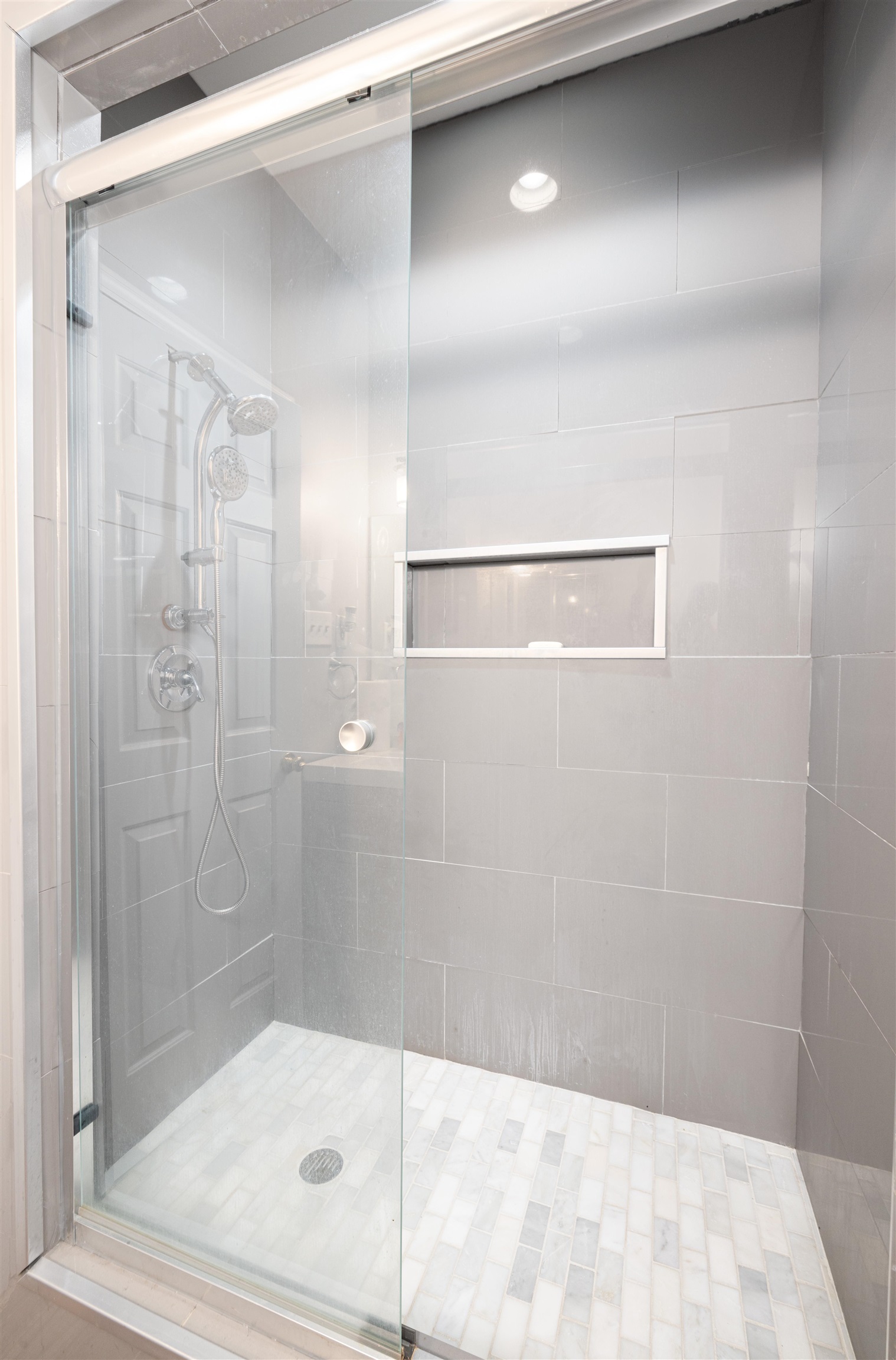 6801 Stout Road Memphis, TN 38119 - Photo 17 of 25 a bathroom with a shower