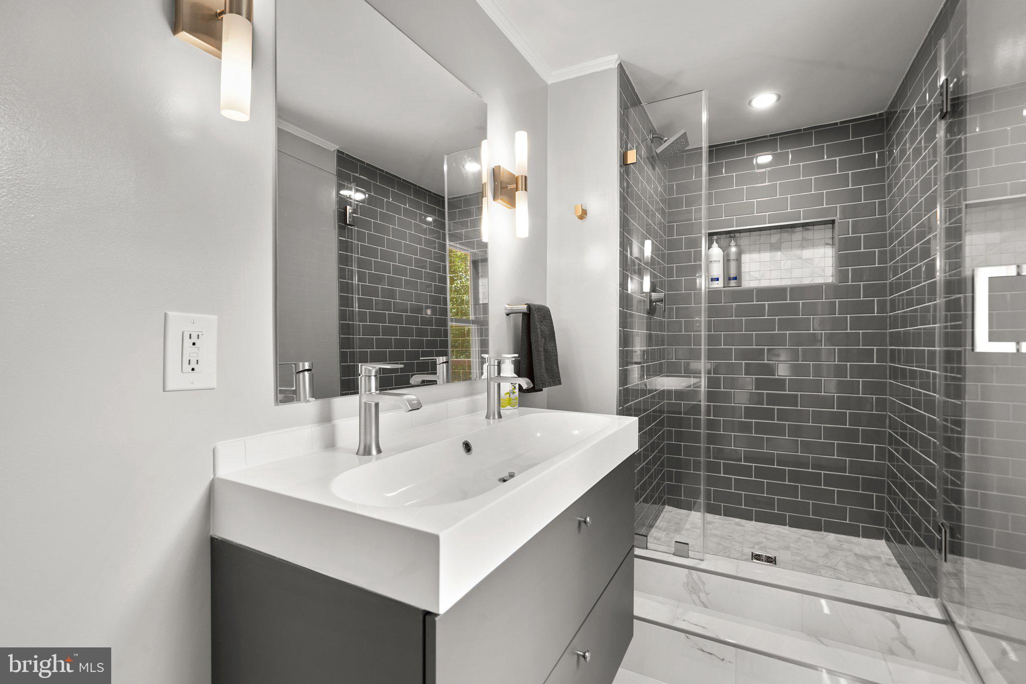 15501 Radwick Lane Silver Spring, MD 20906 - Photo 20 of 37 Primary bathroom