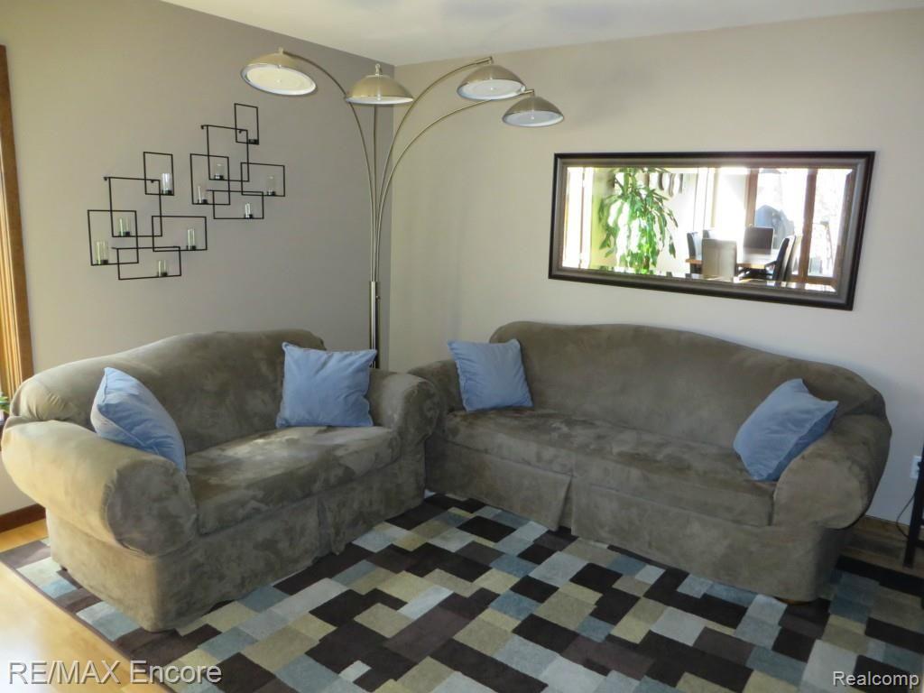 1015 Enfield Road Rochester Hills, MI 48307 - Photo 15 of 32