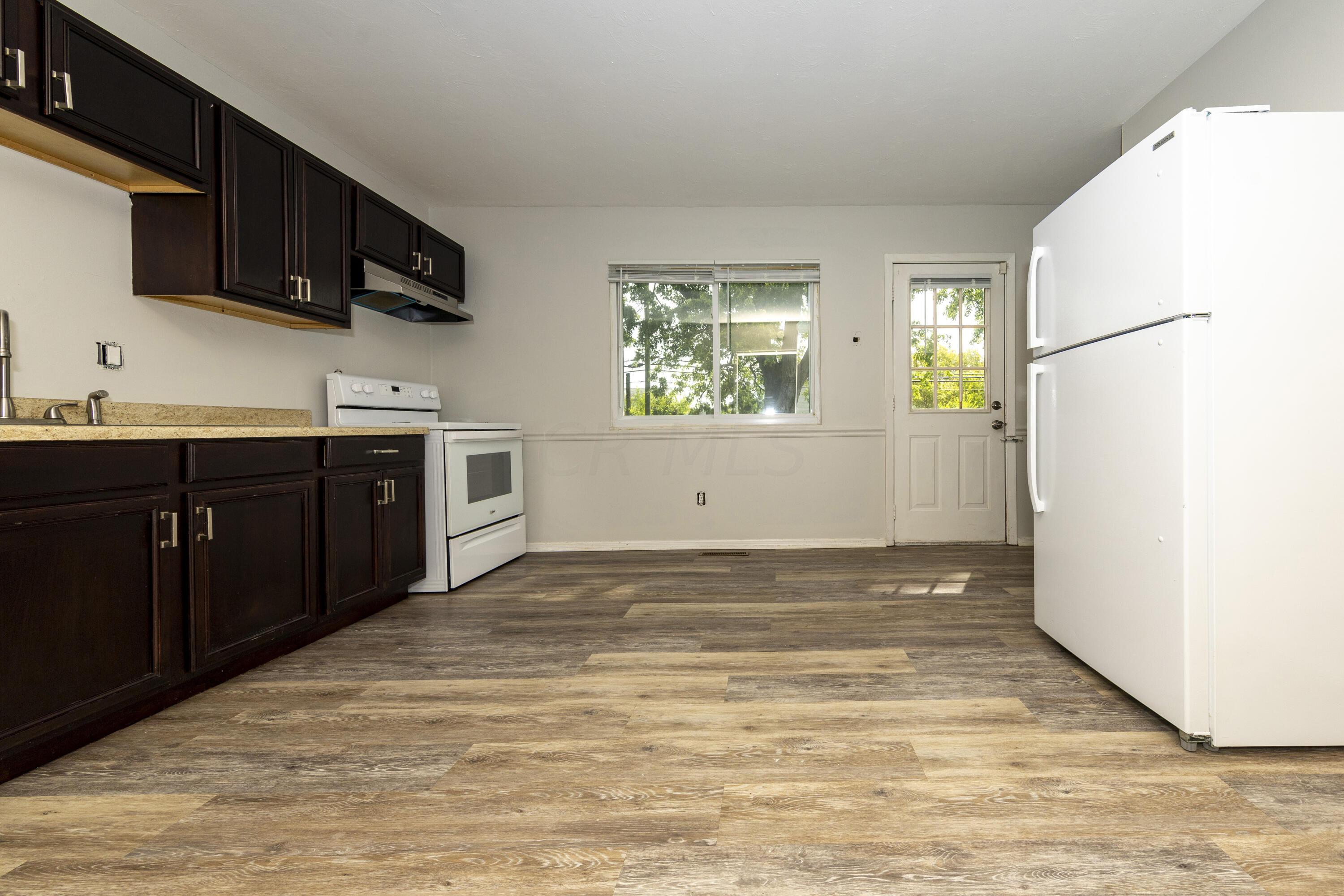 3280 Arnsby Road Columbus, OH 43232 - Photo 8 of 15 3Kitchen_Arnsby_081023_HA_A1910