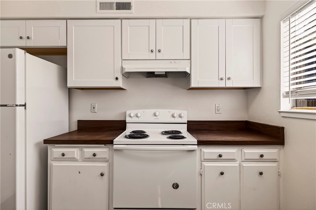 615 Rancheria Drive, Unit 14 Chico, CA 95926 - Photo 17 of 75 UNIT #2 KITCHEN
