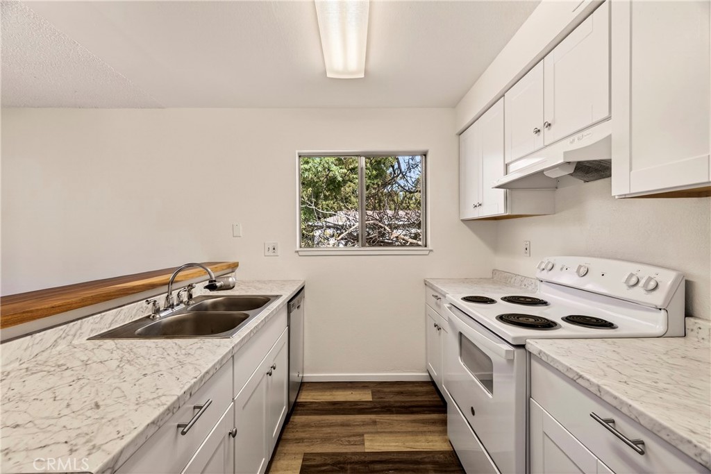 615 Rancheria Drive, Unit 14 Chico, CA 95926 - Photo 37 of 75 UNIT #3 KITCHEN