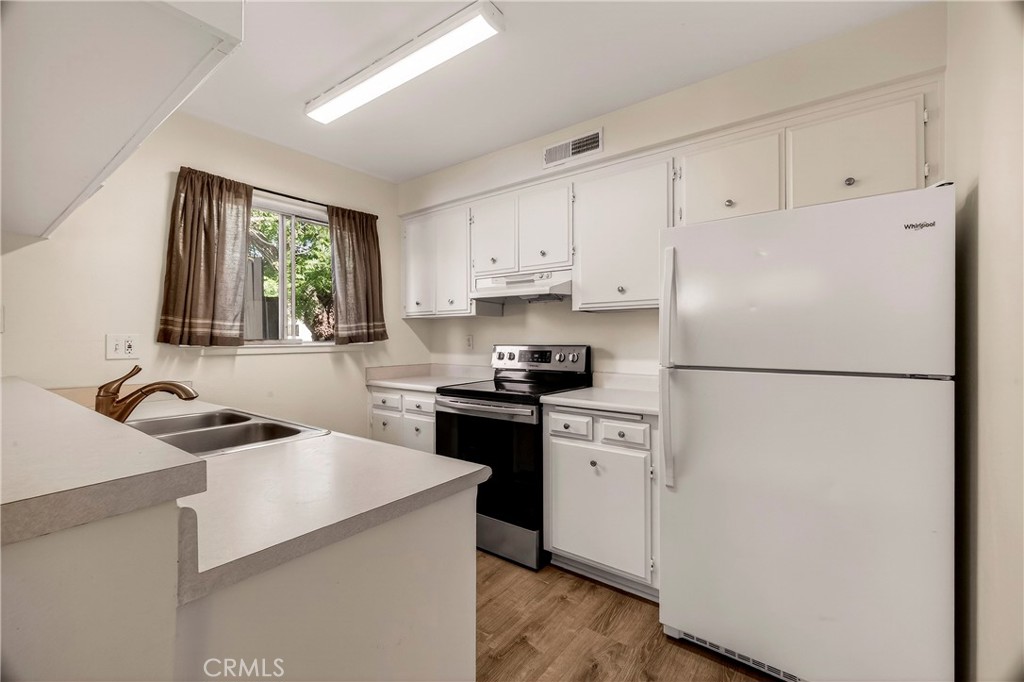 615 Rancheria Drive, Unit 14 Chico, CA 95926 - Photo 51 of 75 UNIT #1 KITCHEN