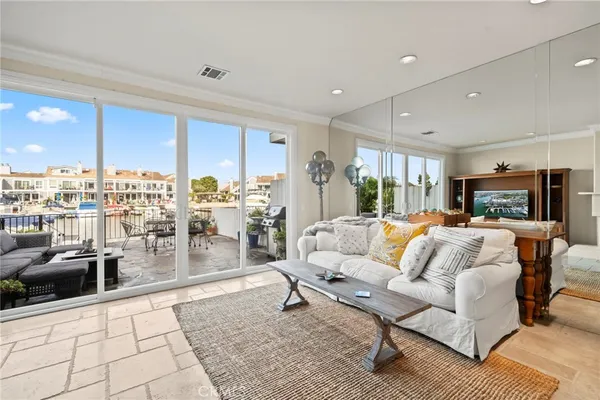$1,699,900 | 3889 Aruba Circle, Huntington Beach, CA 92649