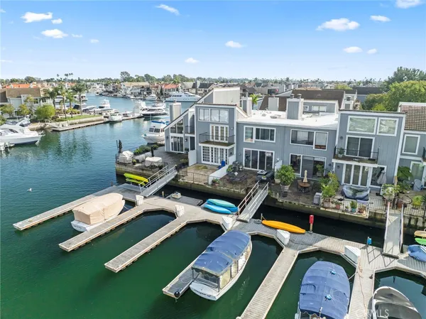 $1,699,900 | 3889 Aruba Circle, Huntington Beach, CA 92649