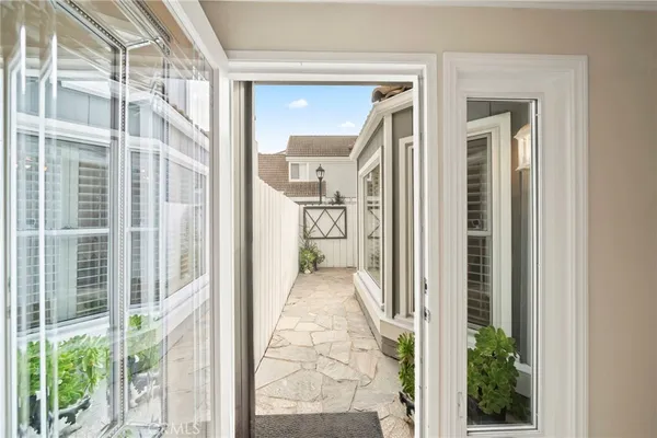 $1,699,900 | 3889 Aruba Circle, Huntington Beach, CA 92649