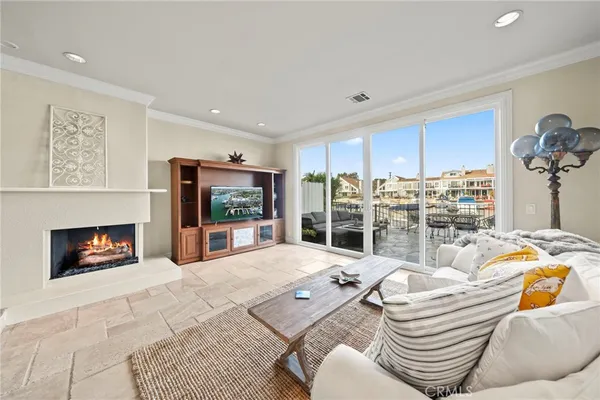 $1,699,900 | 3889 Aruba Circle, Huntington Beach, CA 92649