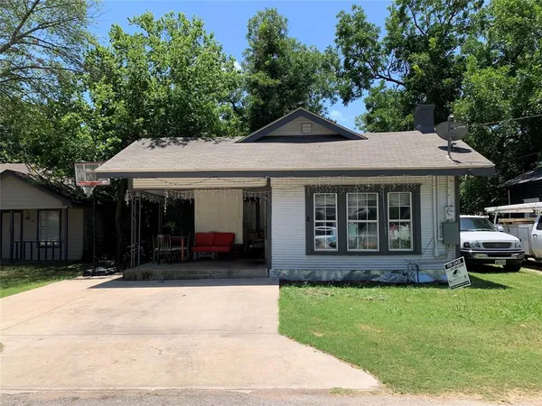 $1,425 | 114 Claude Avenue, Cleburne, TX 76031