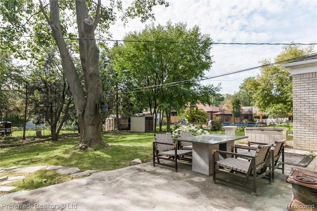 3923 Normandy Road Royal Oak, MI 48073 - Photo 17 of 23 018-photo-patio-6453479.jpg