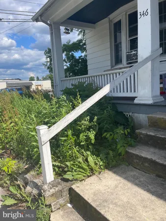a view of a back yard of the house