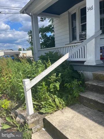 a view of a back yard of the house