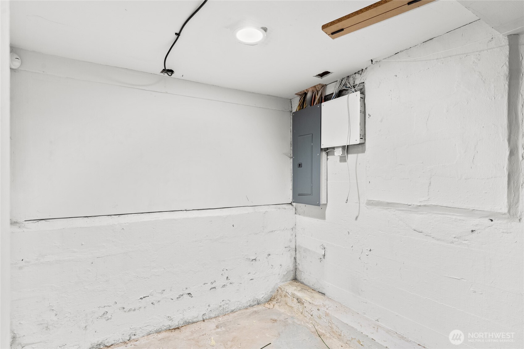 4431 Southwest Admiral Way Seattle, WA 98116 - Photo 13 of 25 a view of small space