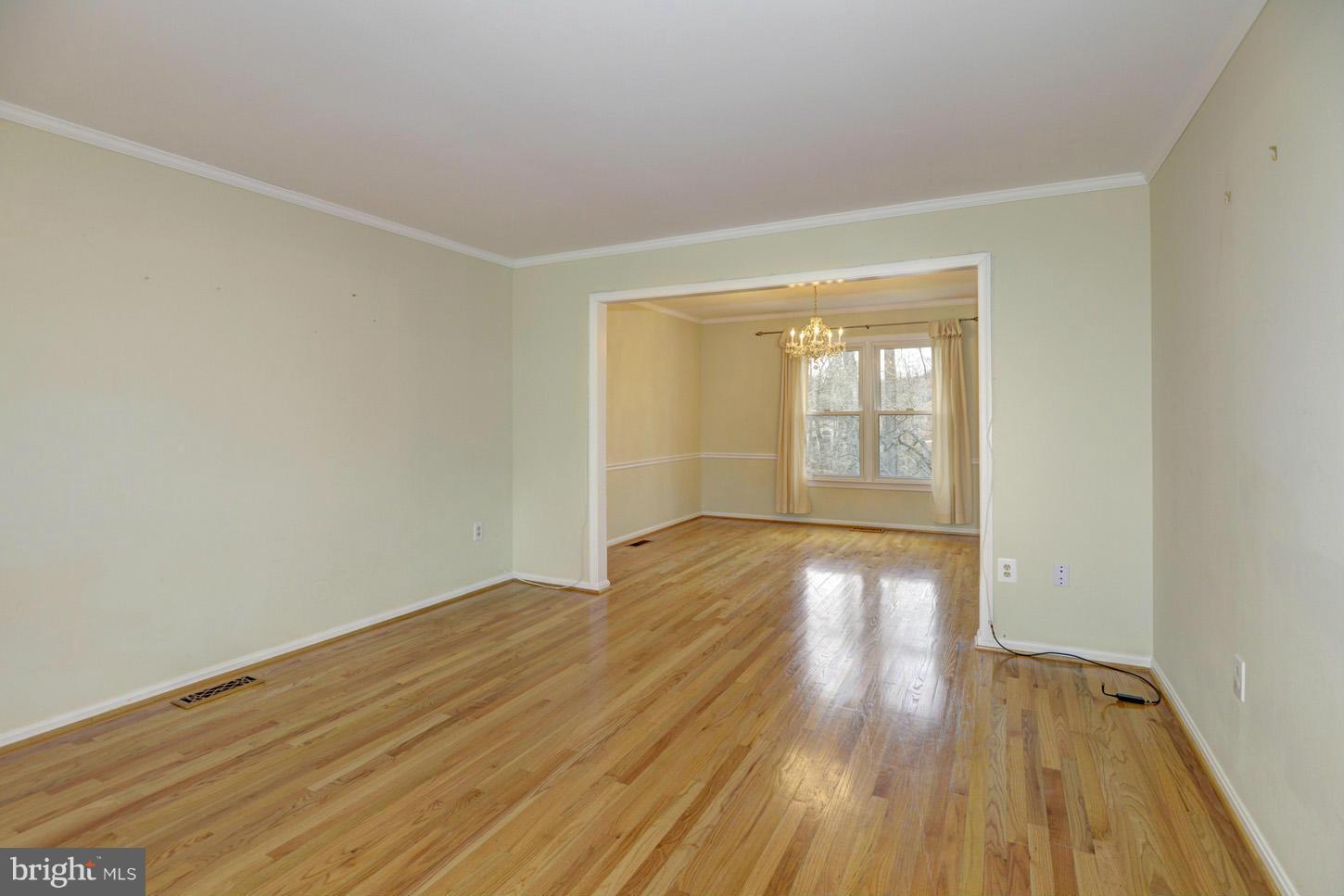 2821 Gunarette Way Silver Spring, MD 20906 - Photo 4 of 27 Living Room