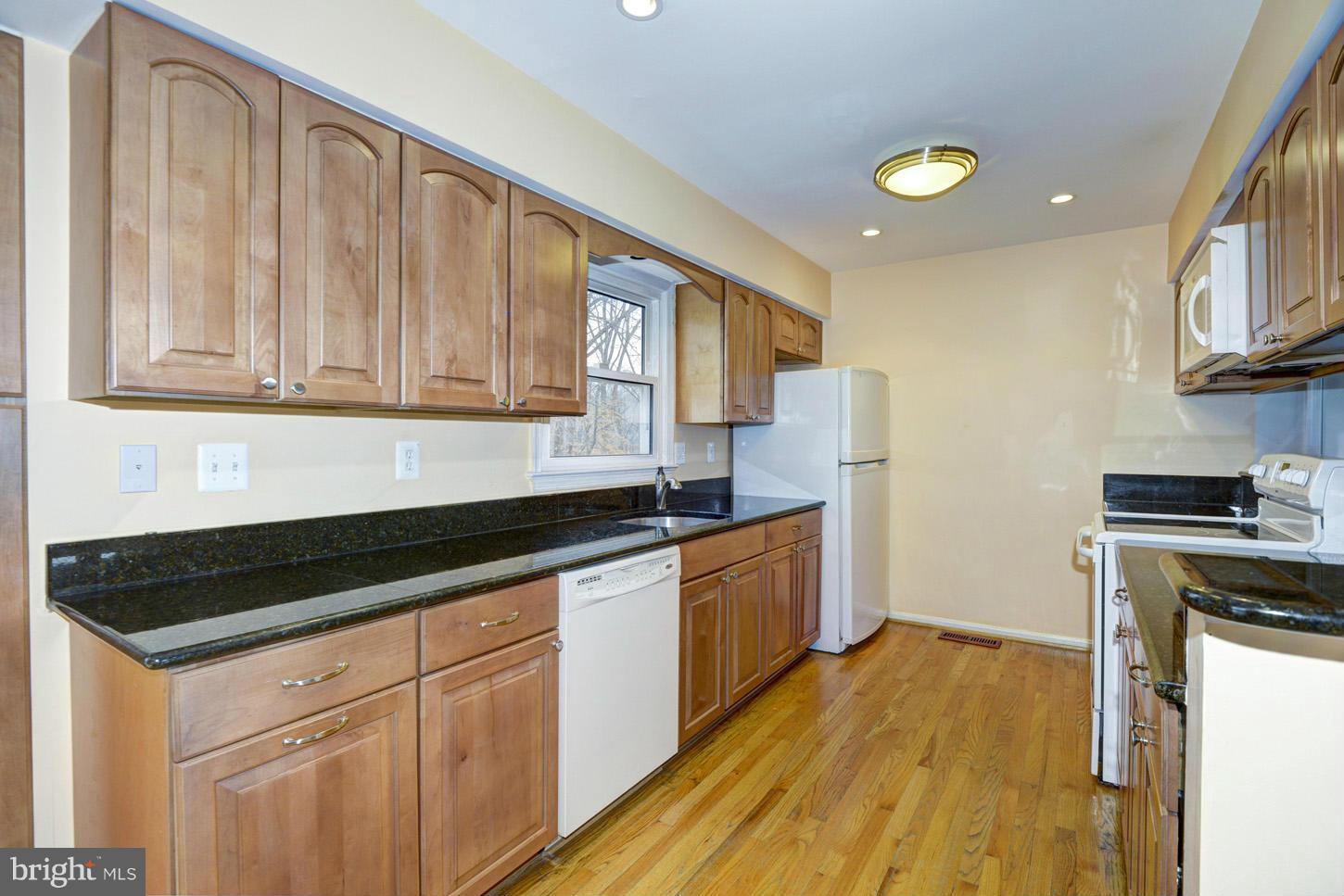 2821 Gunarette Way Silver Spring, MD 20906 - Photo 7 of 27 Kitchen