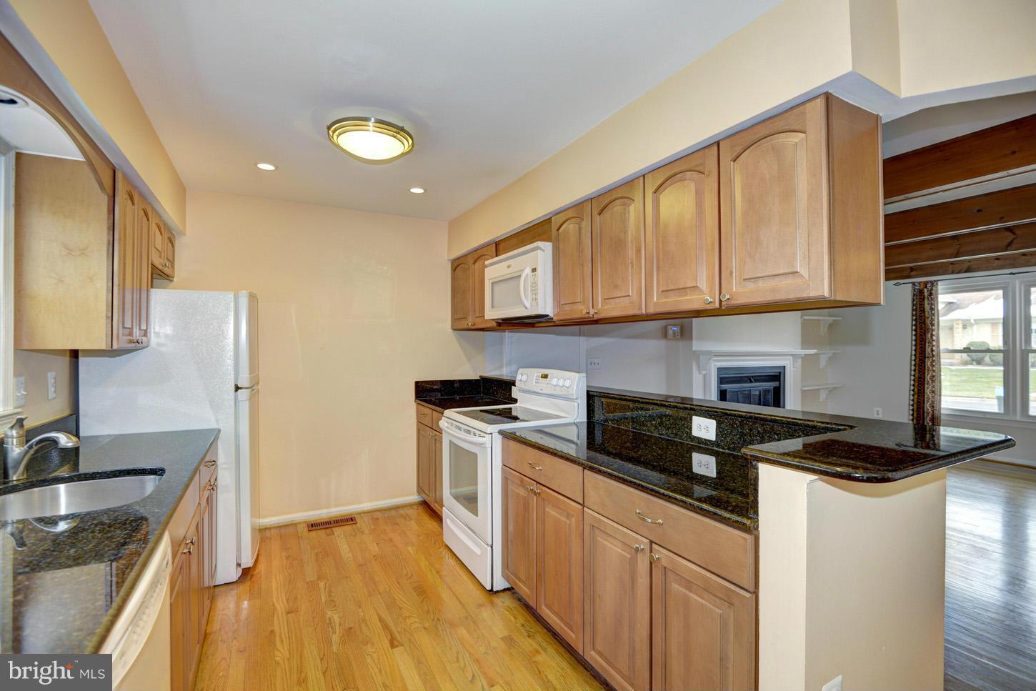 2821 Gunarette Way Silver Spring, MD 20906 - Photo 9 of 27 Kitchen