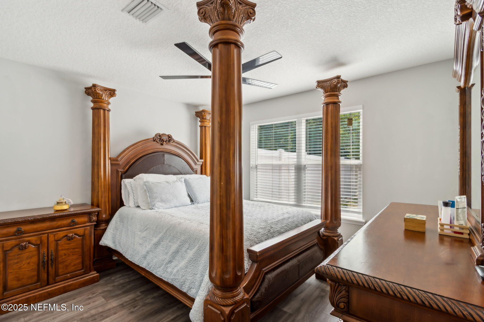 75652 Edwards Road Yulee, FL 32097 - Photo 15 of 26 a living room with furniture