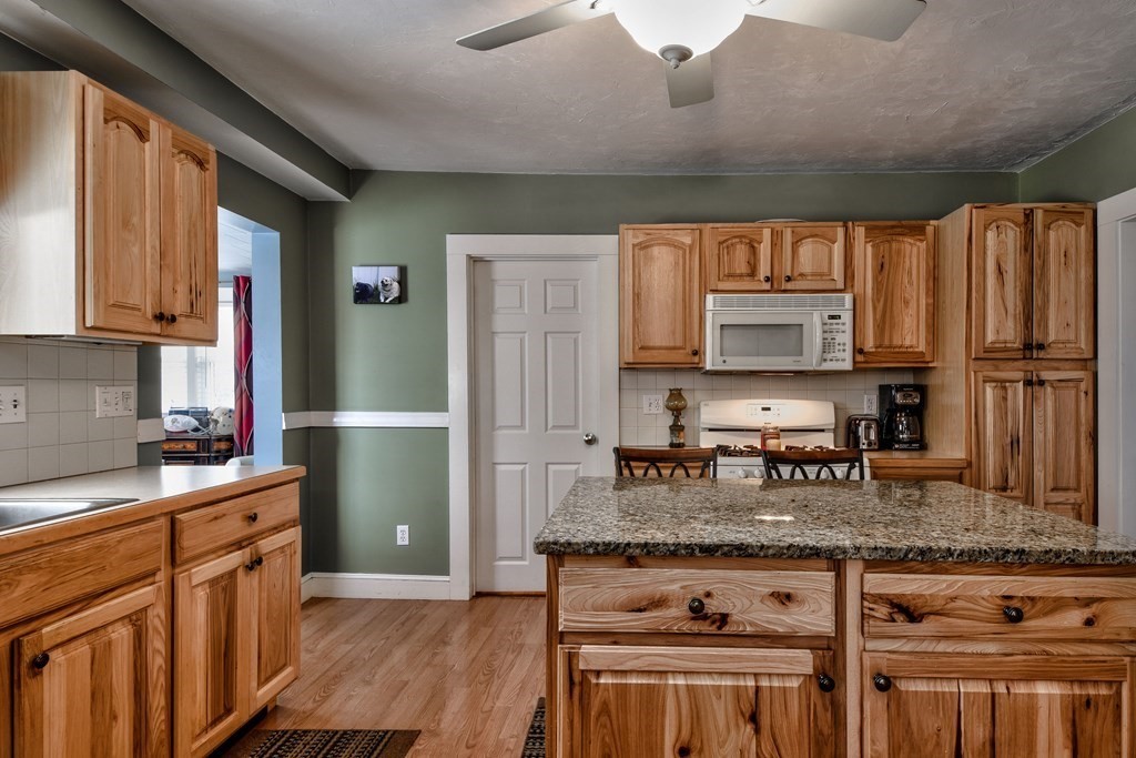 40 Conant Road Framingham, MA 01702 - Photo 2 of 22