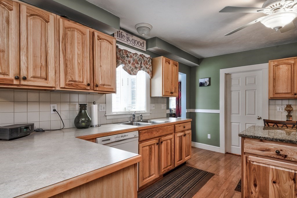 40 Conant Road Framingham, MA 01702 - Photo 3 of 22