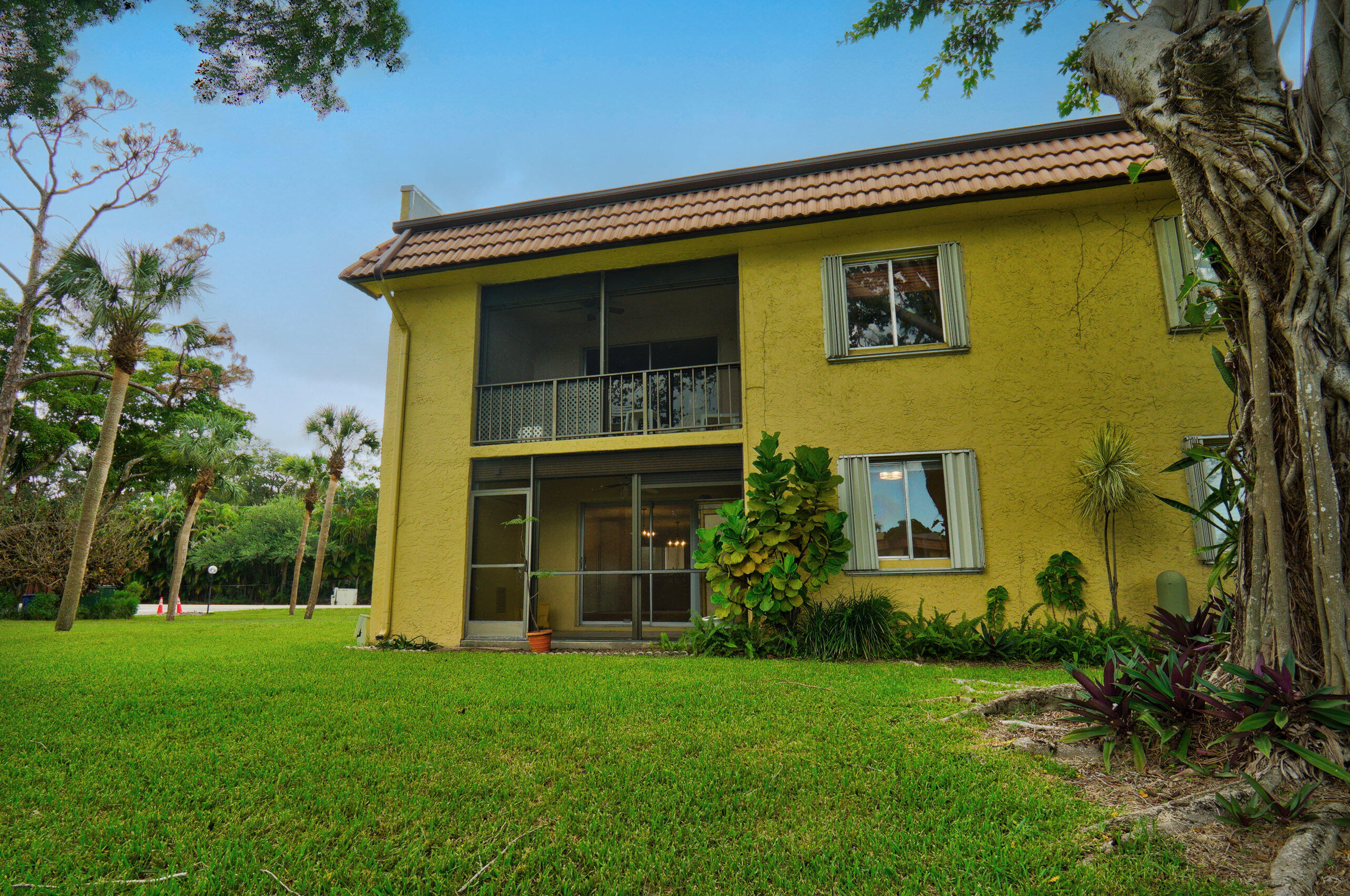 866 Southwest 9th St Circle, Unit 106 Boca Raton, FL 33486 - Photo 3 of 24 Back View