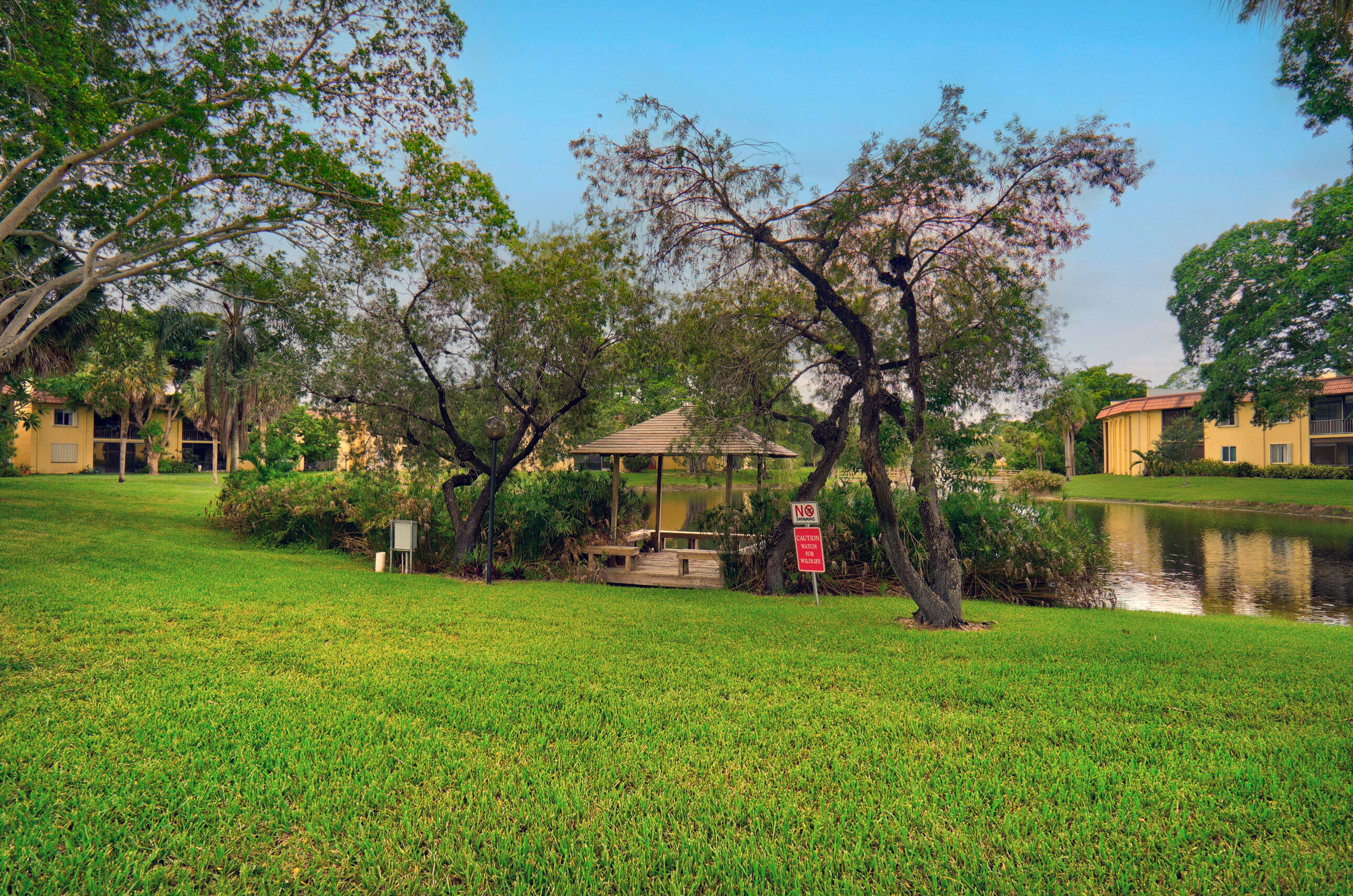 866 Southwest 9th St Circle, Unit 106 Boca Raton, FL 33486 - Photo 5 of 24 Back Yard