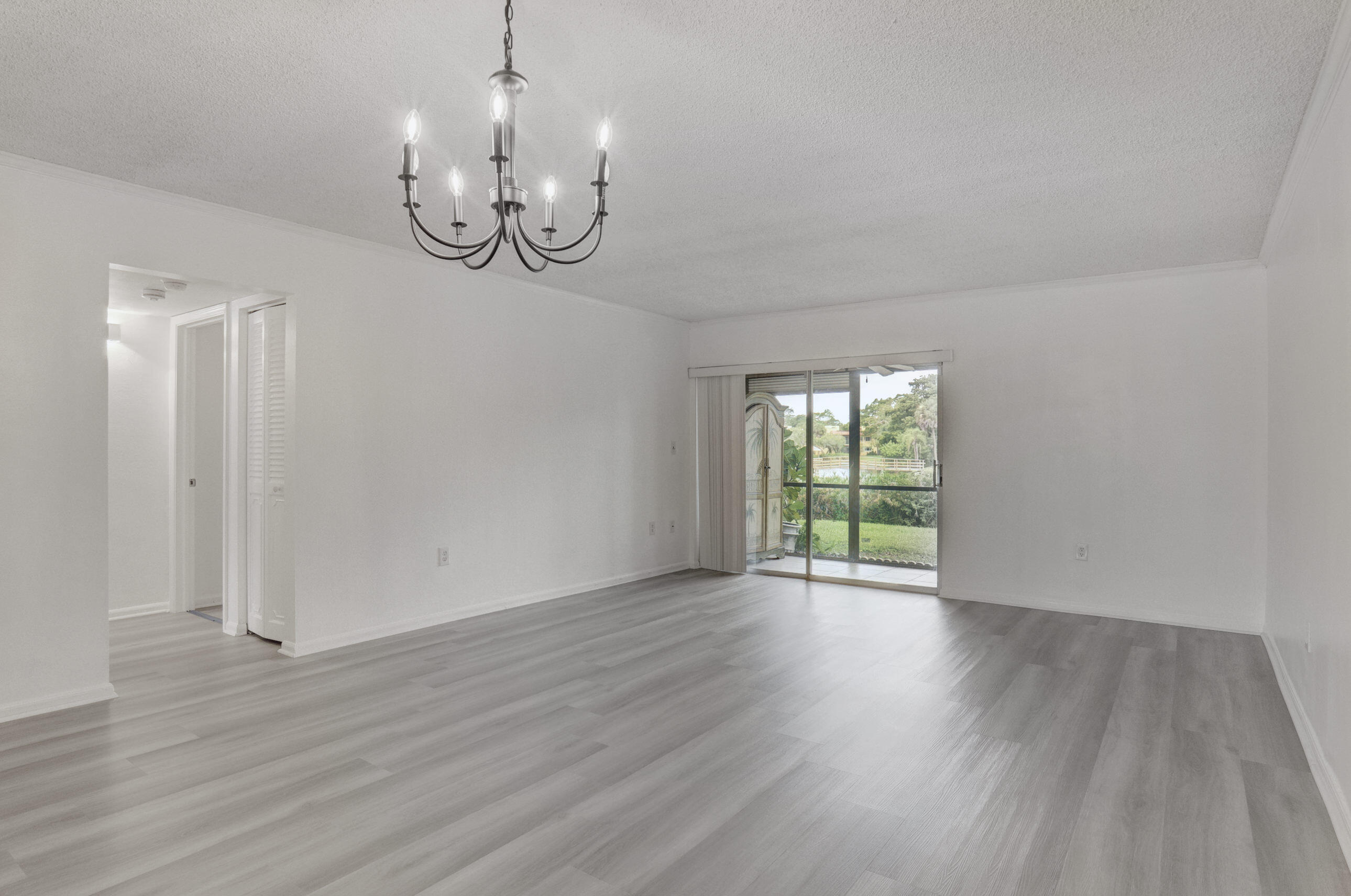 866 Southwest 9th St Circle, Unit 106 Boca Raton, FL 33486 - Photo 10 of 24 Living Room