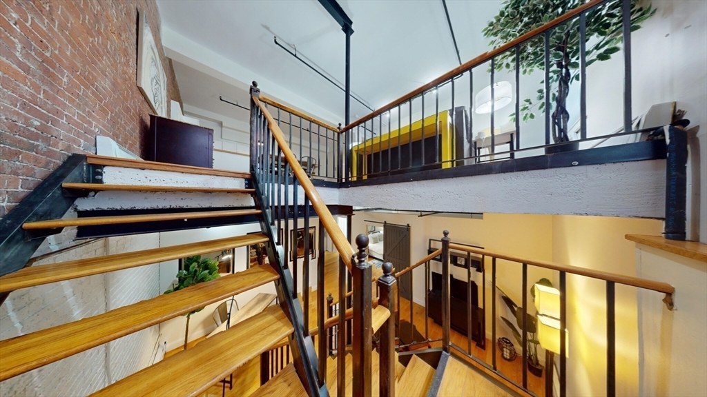 19 Stanhope Street, Unit 1D Boston, MA 02116 - Photo 17 of 26 a view of entryway