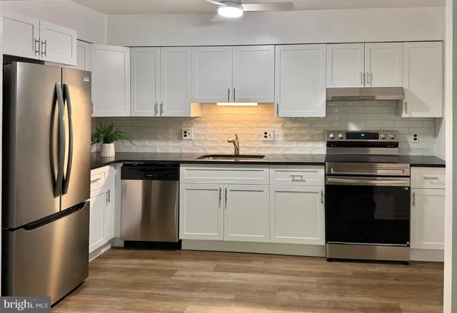 $2,425 | 4016 Society Drive, Claymont, DE 19703