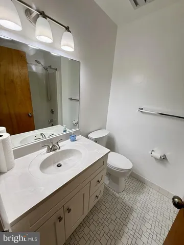 $2,425 | 4016 Society Drive, Claymont, DE 19703