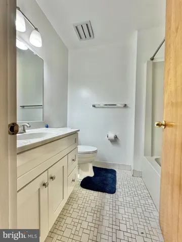 $2,425 | 4016 Society Drive, Claymont, DE 19703