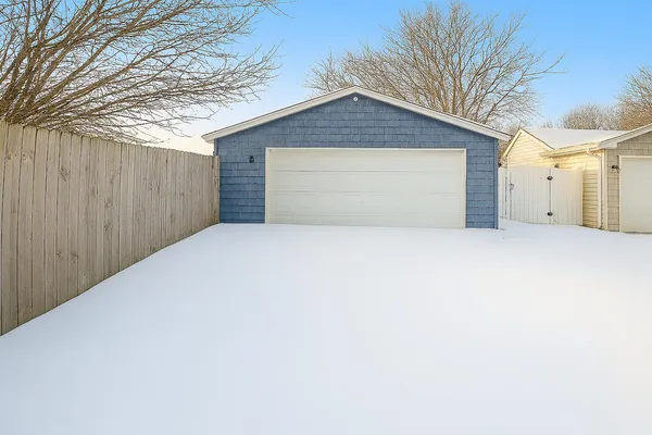 $299,900 | 33941 Jefferson Avenue, St. Clair Shores, MI 48082