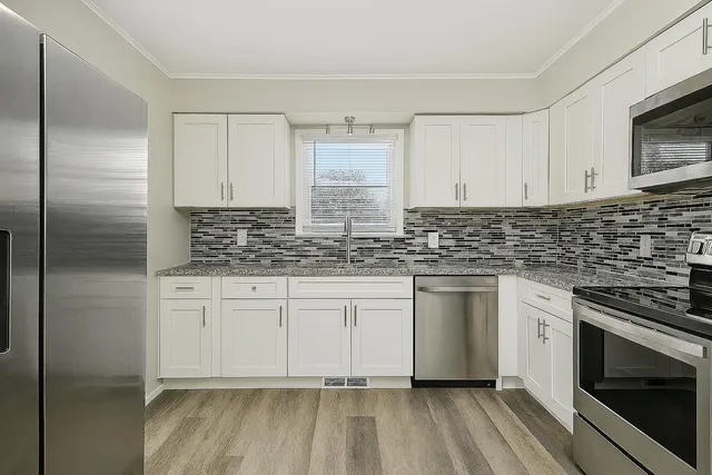 $299,900 | 33941 Jefferson Avenue, St. Clair Shores, MI 48082