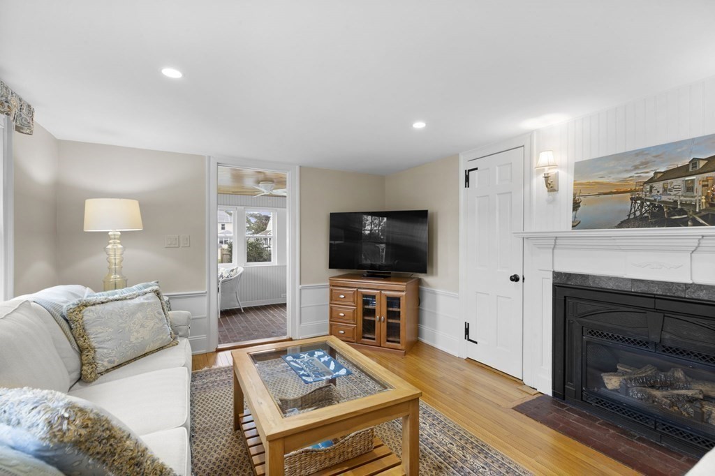 11 Wellesley Road Scituate, MA 02066 - Photo 8 of 42