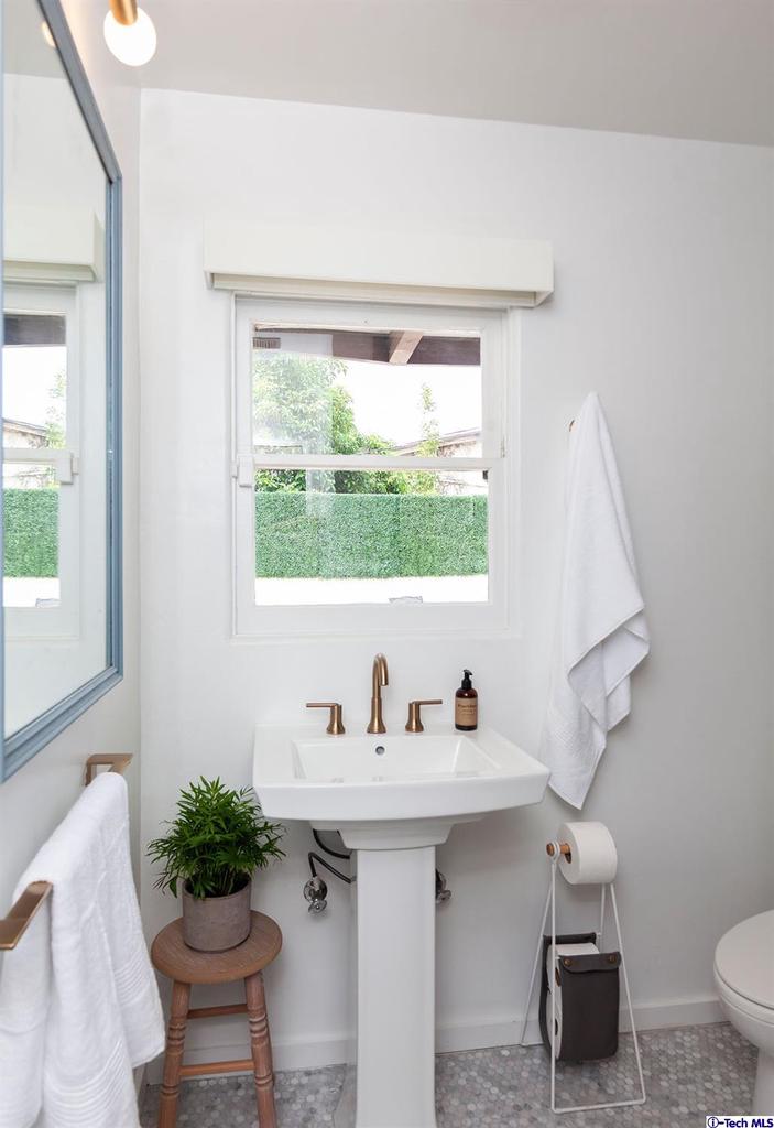 1315 Romulus Drive Glendale, CA 91205 - Photo 24 of 37