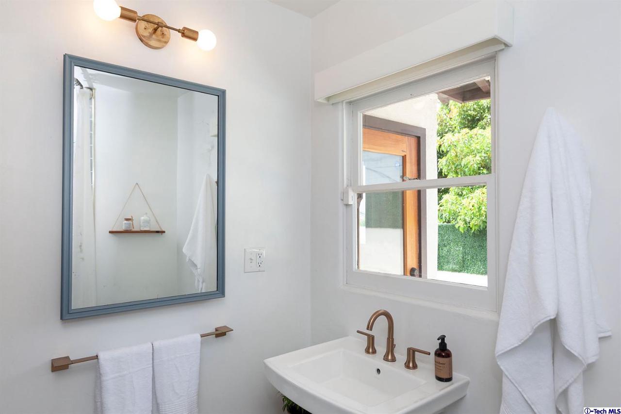 1315 Romulus Drive Glendale, CA 91205 - Photo 25 of 37