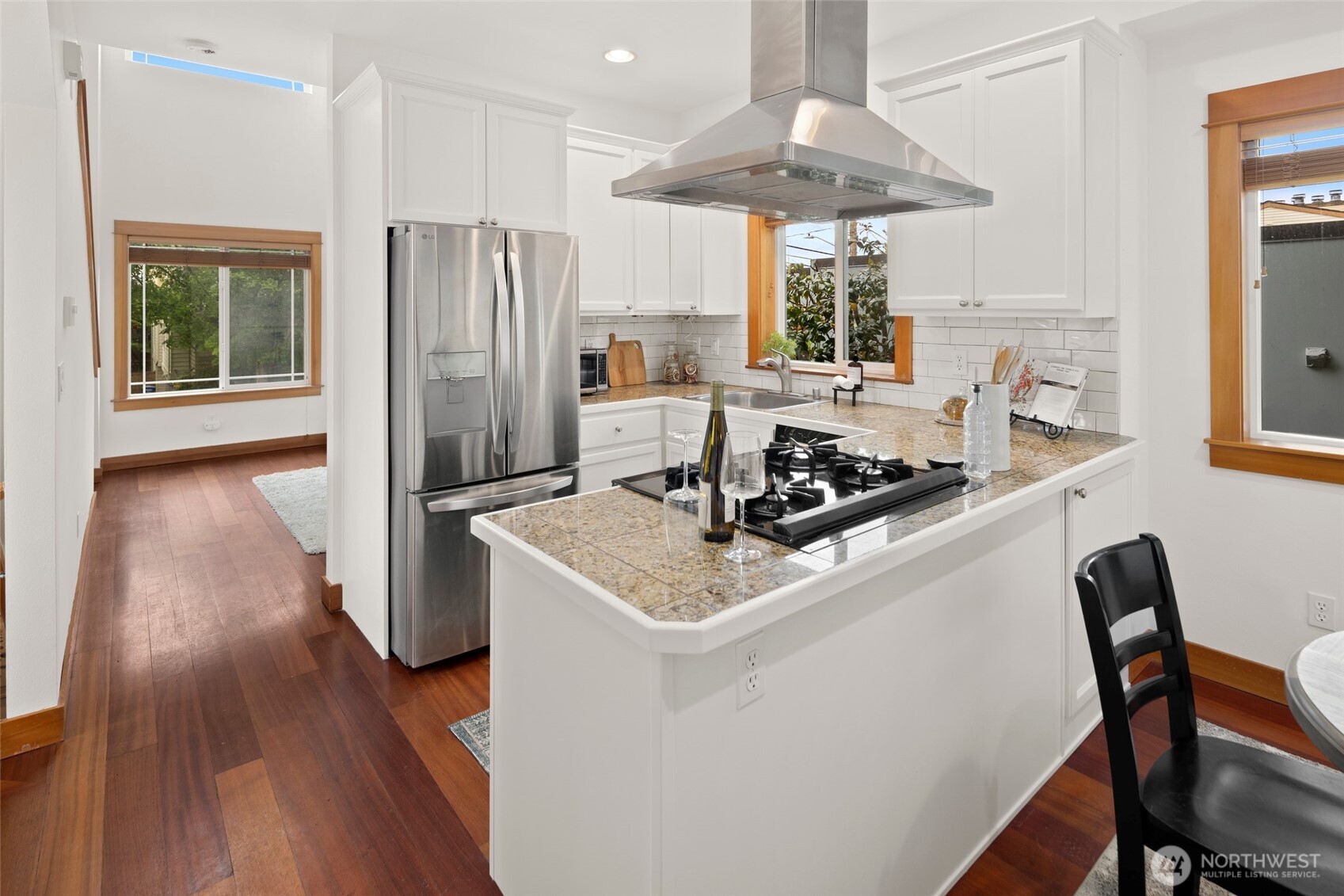 9219 Stone Avenue North Seattle, WA 98103 - Photo 12 of 28